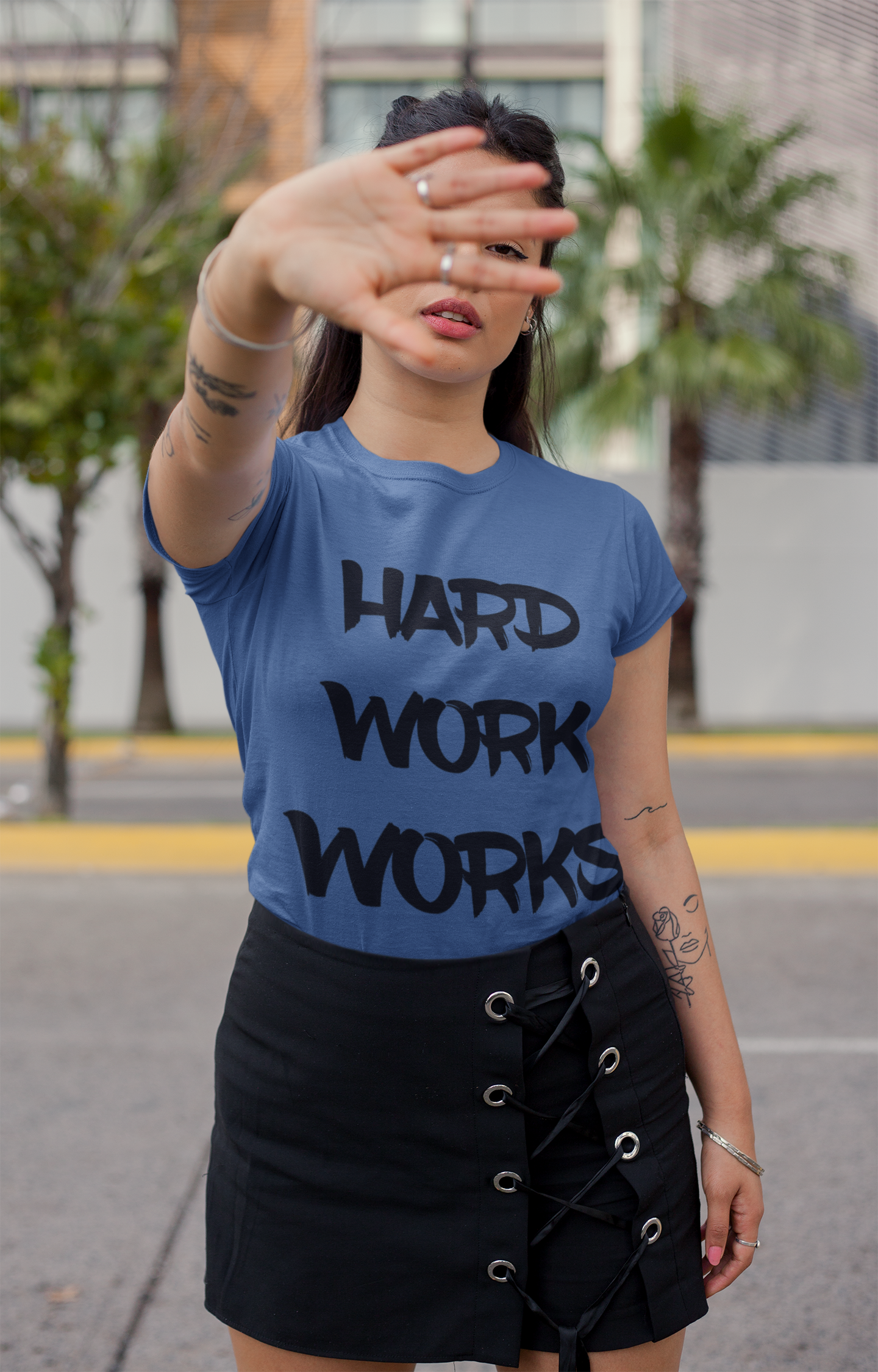 Camiseta para mujer "El trabajo duro FUNCIONA"